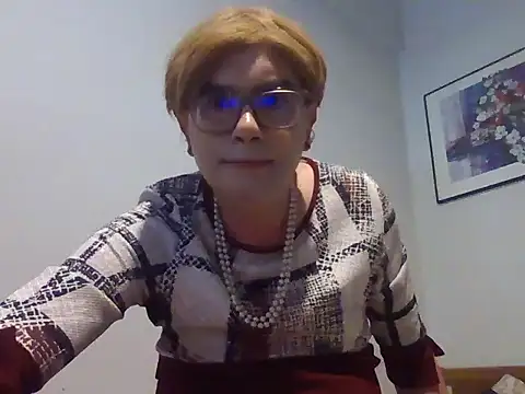 Snapshot of Nady79xxx chatting on 10/23/25, 03:44 Nady79xxx online show from 10/23/25, 03:44