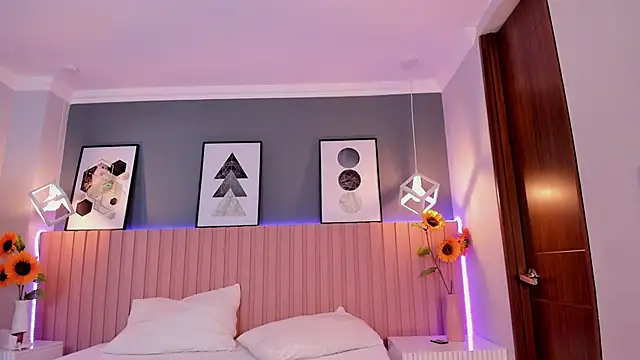 Snapshot of Nina_Ford chatting on 10/28/25, 03:21 Nina Ford online show from 10/28/25, 03:21