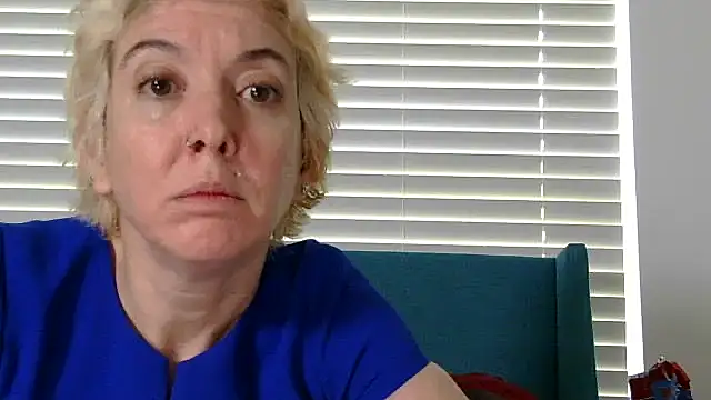 Snapshot of averysage333 chatting on 09/18/25, 05:37 averysage333 online show from 09/18/25, 05:37