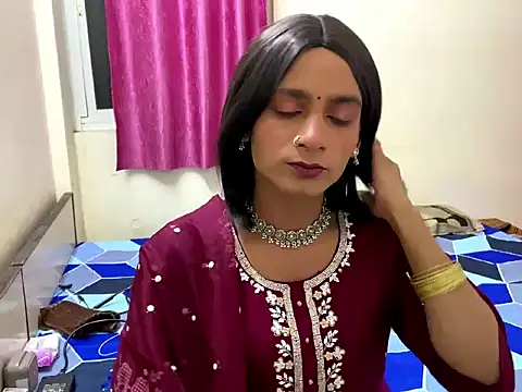 LuvLayla online show from 10/17/25, 12:14