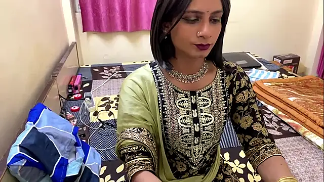 LuvLayla online show from 11/11/25, 06:08