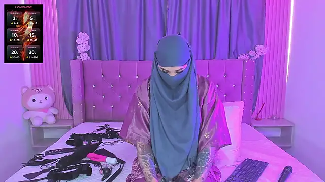 Snapshot of Nayla-Mouna chatting on 03/11/26, 07:42 Nayla-Mouna online show from 03/11/26, 07:42