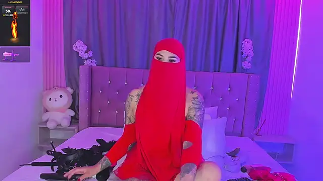 Nayla-Mouna online show from 06/30/26, 07:48