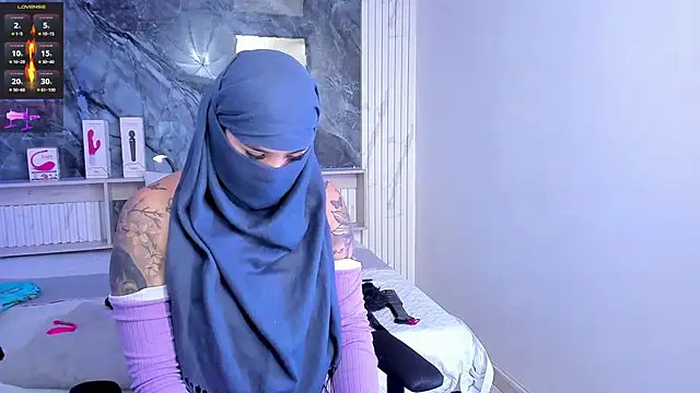 Nayla-Mouna online show from 07/15/26, 12:21