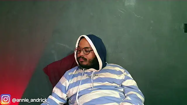 Snapshot of _leda_swan_ chatting on 11/10/25, 12:59 leda swan online show from 11/10/25, 12:59