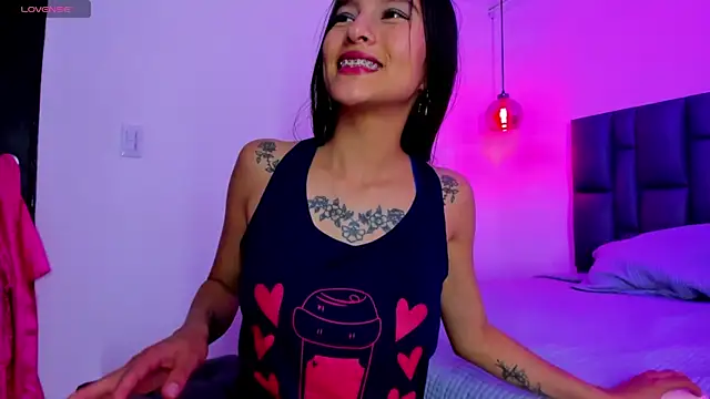 Snapshot of Roslin-Nix chatting on 09/19/25, 08:09 Roslin-Nix online show from 09/19/25, 08:09