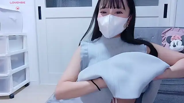 YURi luv online show from 09/30/25, 11:15