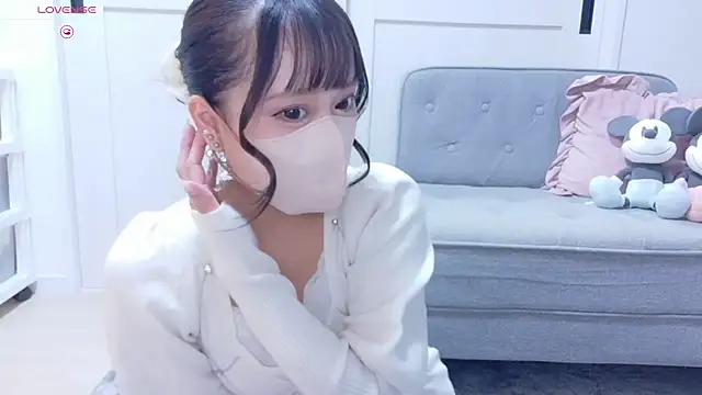 YURi luv online show from 11/04/25, 11:09