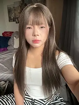 Snapshot of SarahBeii chatting on 10/07/25, 04:09 SarahBeii online show from 10/07/25, 04:09