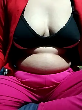 Snapshot of Deepa_hott chatting on 10/28/25, 06:39 Deepa hott online show from 10/28/25, 06:39