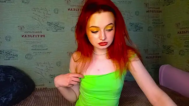 Snapshot of emi_less chatting on 10/13/25, 12:05 emi less online show from 10/13/25, 12:05