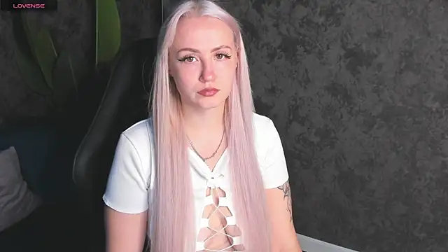 Joyce Howard online show from 09/26/25, 02:04