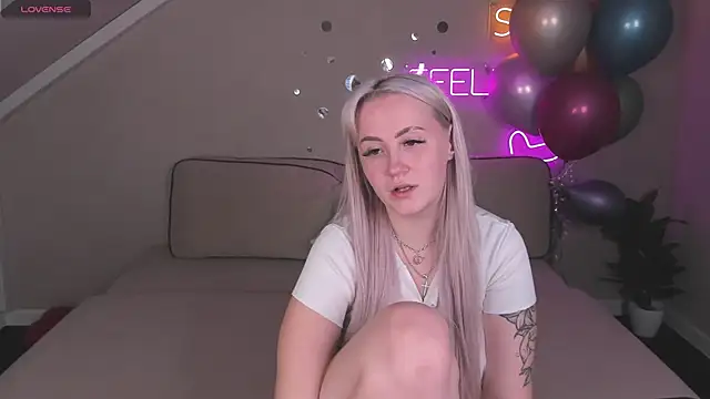 Joyce Howard online show from 10/11/25, 02:15