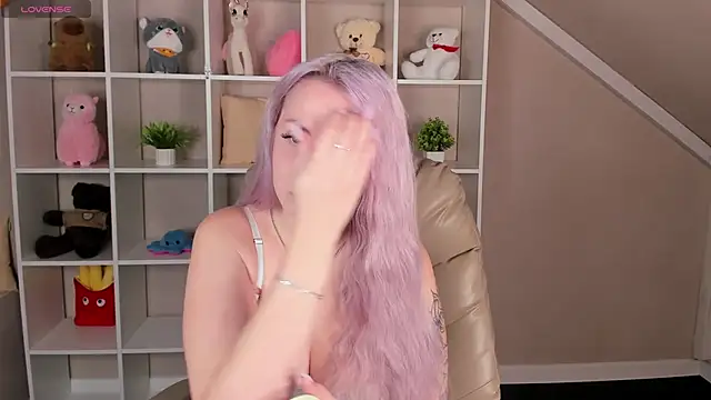 Joyce Howard online show from 10/26/25, 02:28