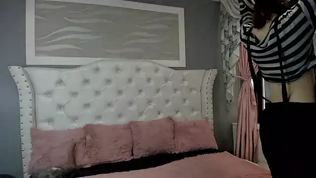 naomi cooper   online show from 09/12/25, 01:44