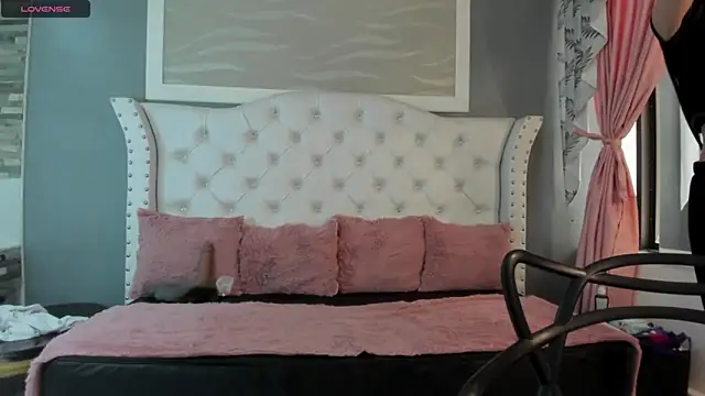 naomi cooper   online show from 09/24/25, 01:58