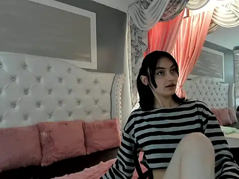 naomi cooper   online show from 10/01/25, 01:39