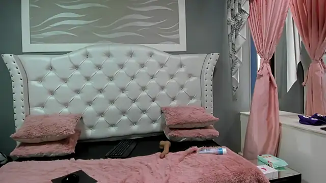 naomi cooper   online show from 10/07/25, 01:19