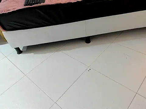 naomi cooper   online show from 10/15/25, 01:44