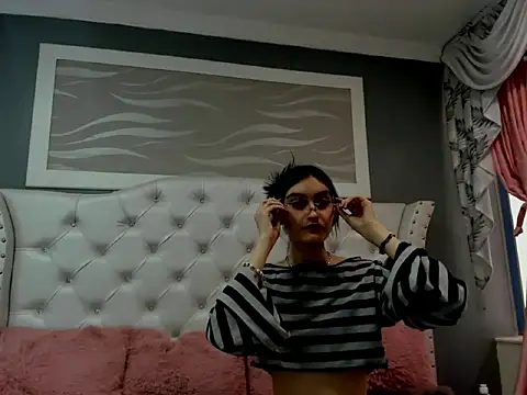 naomi cooper   online show from 10/16/25, 01:45