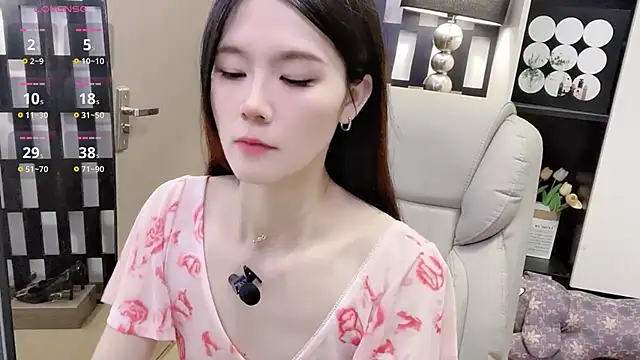 Yueyue-MM online show from 12/04/25, 02:48