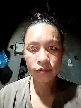 Snapshot of simi-lucy chatting on 10/27/25, 11:58 simi-lucy online show from 10/27/25, 11:58