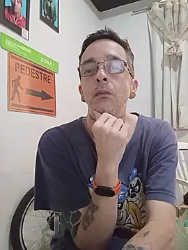 dinho carioca online show from 11/05/25, 02:17