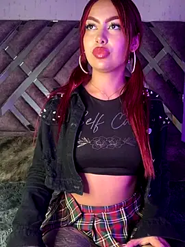 Snapshot of Laila_Pink chatting on 11/21/25, 07:23 Laila Pink online show from 11/21/25, 07:23