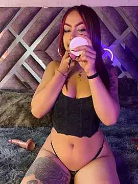 Snapshot of Laila_Pink chatting on 11/27/25, 07:27 Laila Pink online show from 11/27/25, 07:27