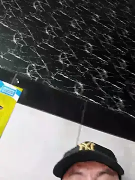 Snapshot of andrerj22 chatting on 10/04/25, 06:17 andrerj22 online show from 10/04/25, 06:17