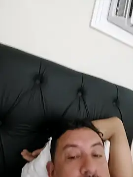 Snapshot of andrerj22 chatting on 10/06/25, 03:53 andrerj22 online show from 10/06/25, 03:53