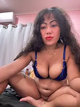 Snapshot of Lindarossyta chatting on 10/18/25, 05:14 Lindarossyta online show from 10/18/25, 05:14