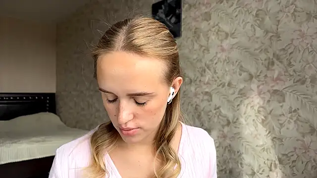 ElisabetLorney online show from 09/17/25, 08:38