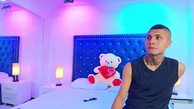 Damian and roxanne online show from 10/01/25, 12:33