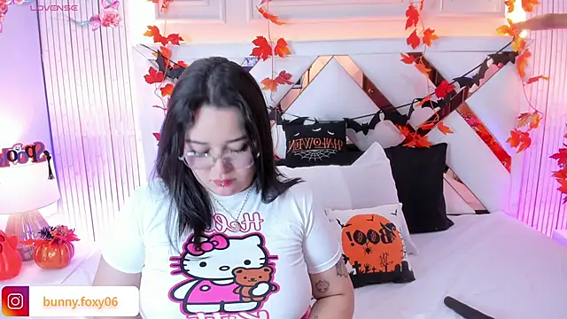 Snapshot of foxybunny chatting on 10/20/25, 04:02 foxybunny online show from 10/20/25, 04:02