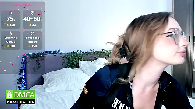 KyotoGlow online show from 09/18/25, 08:27