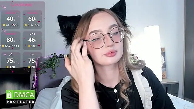 KyotoGlow online show from 10/03/25, 08:33