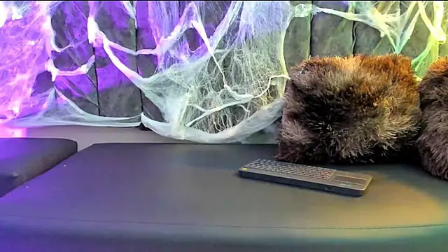 Rowan Mills online show from 10/11/25, 08:18