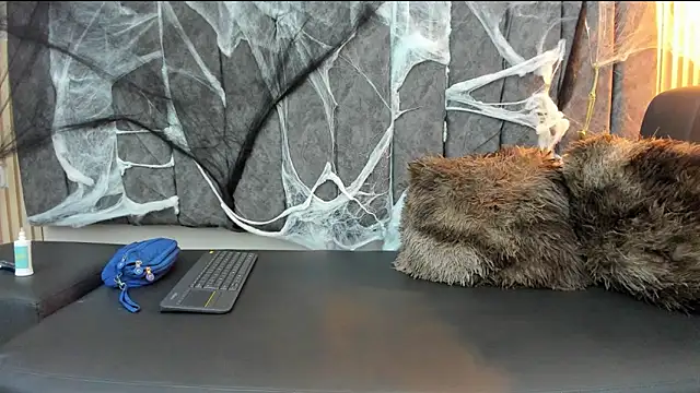 Rowan Mills online show from 10/29/25, 08:54