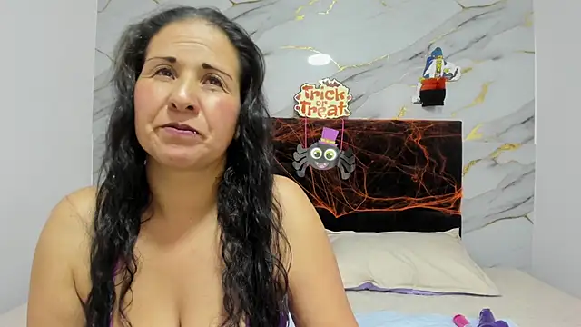 NoelleHartley online show from 10/21/25, 11:44