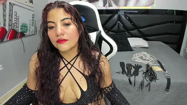 Snapshot of Sara_Bdsm_ chatting on 10/16/25, 01:45 Sara Bdsm  online show from 10/16/25, 01:45