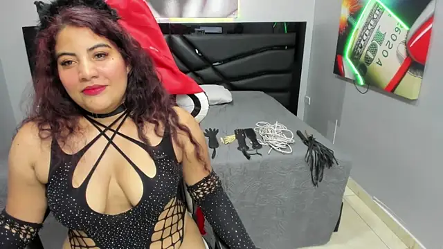 Snapshot of Sara_Bdsm_ chatting on 10/18/25, 03:57 Sara Bdsm  online show from 10/18/25, 03:57