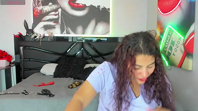 Snapshot of Sara_Bdsm_ chatting on 02/18/26, 02:18 Sara Bdsm online show from 02/18/26, 02:18