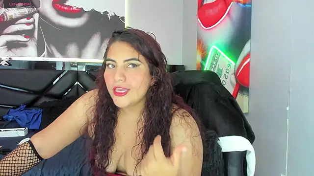 Snapshot of Sara_Bdsm_ chatting on 02/25/26, 03:38 Sara Bdsm online show from 02/25/26, 03:38