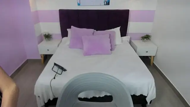 antonellariva  online show from 09/22/25, 09:06