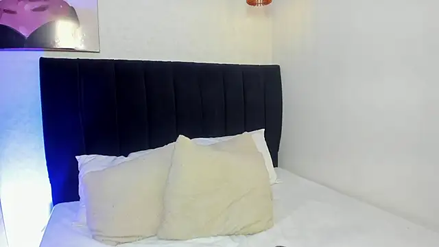 antonellariva  online show from 10/14/25, 09:15