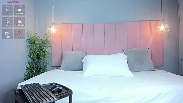 Snapshot of AariaLove chatting on 10/30/25, 10:32 AariaLove online show from 10/30/25, 10:32