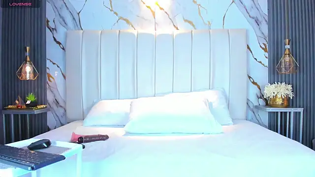 Snapshot of AariaLove chatting on 11/21/25, 05:00 AariaLove online show from 11/21/25, 05:00