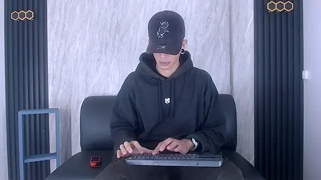 Snapshot of Franvill_Trato chatting on 10/12/25, 12:04 Franvill Trato online show from 10/12/25, 12:04