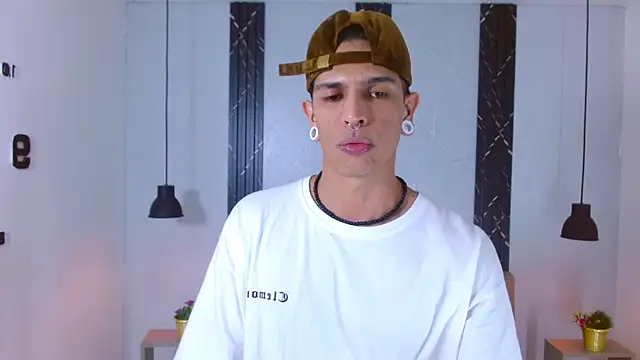 Snapshot of Franvill_Trato chatting on 10/14/25, 06:52 Franvill Trato online show from 10/14/25, 06:52